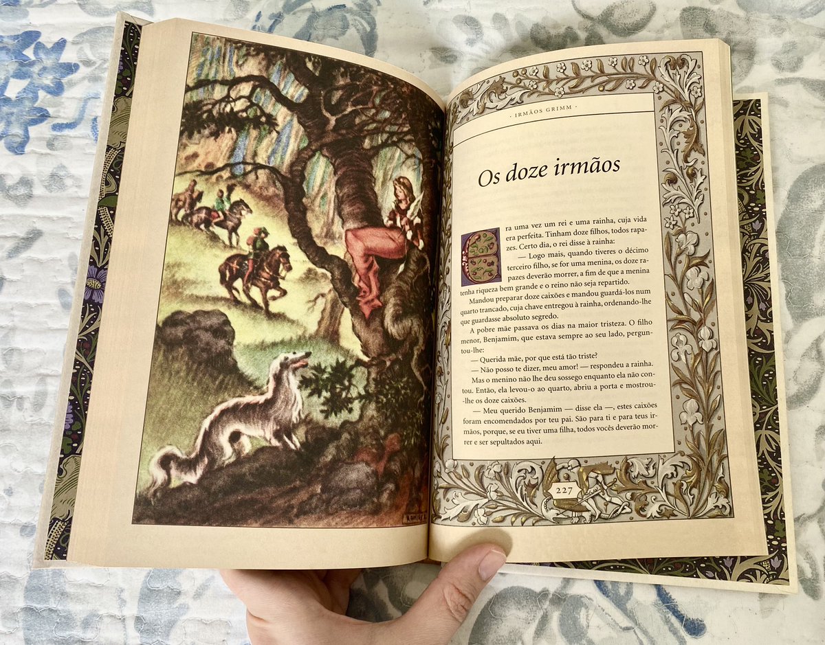 swansdiamond's tweet photo. As fotos ficaram horríveis, mas tá aqui o que eu comprei na Book Friday da @amazonbr https://t.co/zOTHnSJXbz