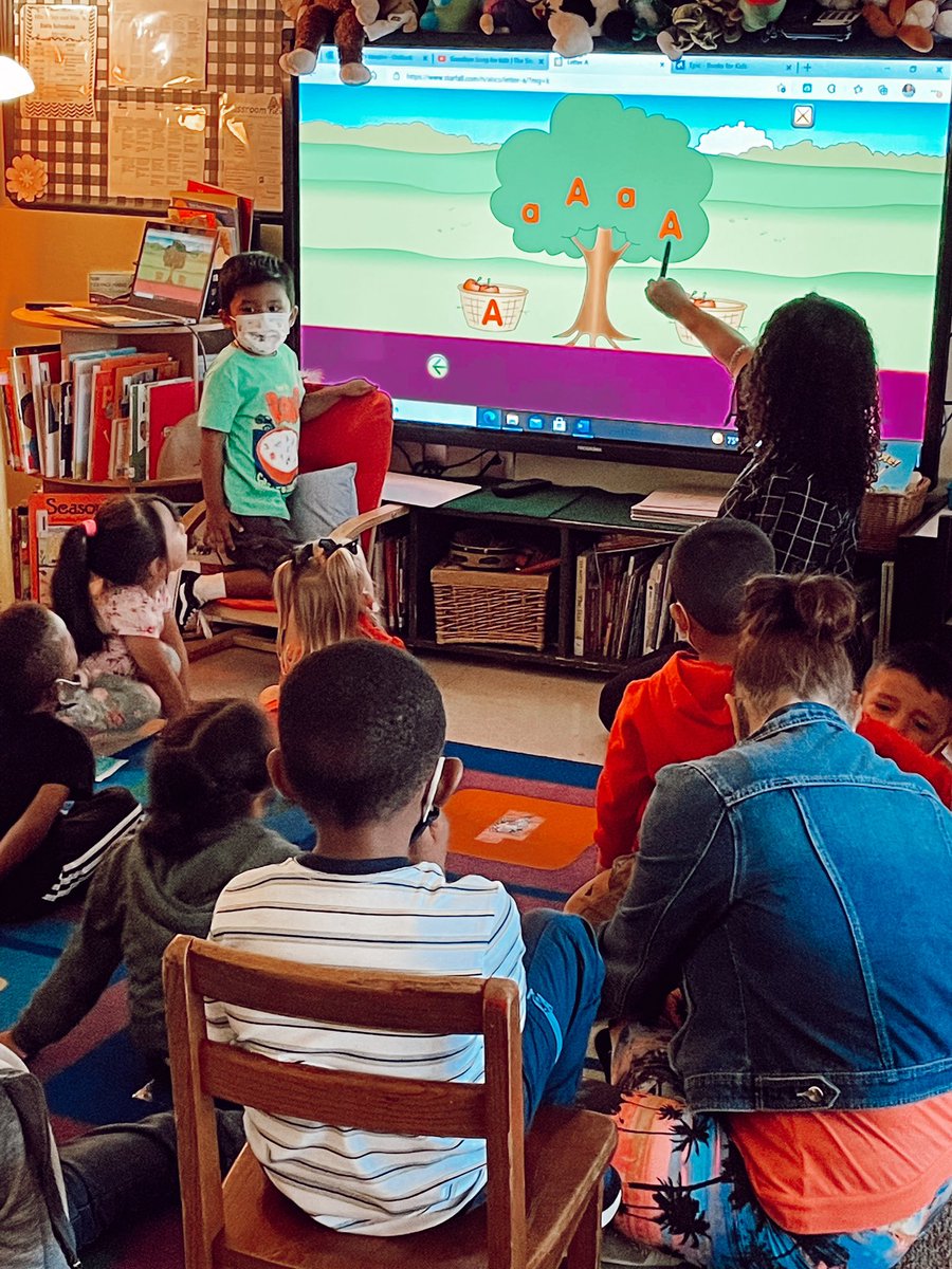 RCPS_EarlyLearn's tweet image. Letter Aa review
#learningthealphabet #letteraisforapple #letteraisforalligator