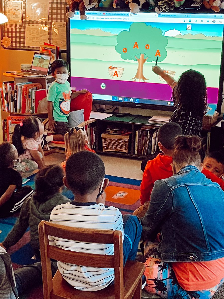 RCPS_EarlyLearn's tweet image. Letter Aa review
#learningthealphabet #letteraisforapple #letteraisforalligator