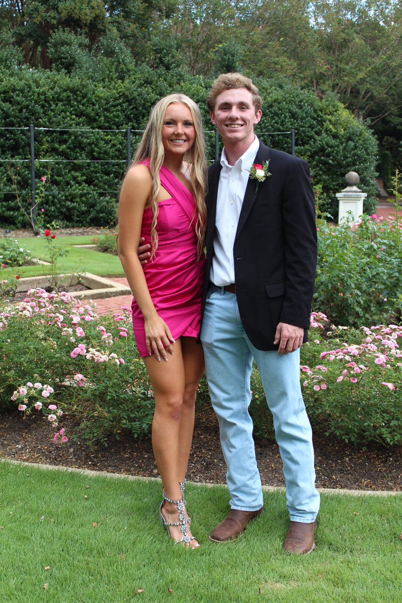 laroe8's tweet photo. HHS HOCO 2021 #babyroe #greatnightwithfriends https://t.co/tXaChqS1PN