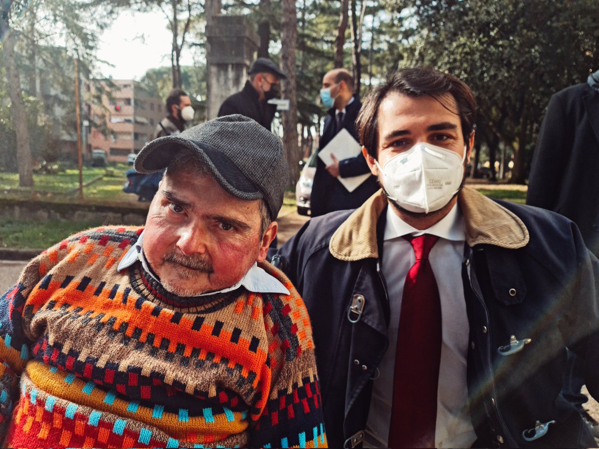 MicSodano's tweet photo. Auguri simbolo di libertà! #walterdebenedetto #cannabis #diritti https://t.co/LaKDgVN0dI
