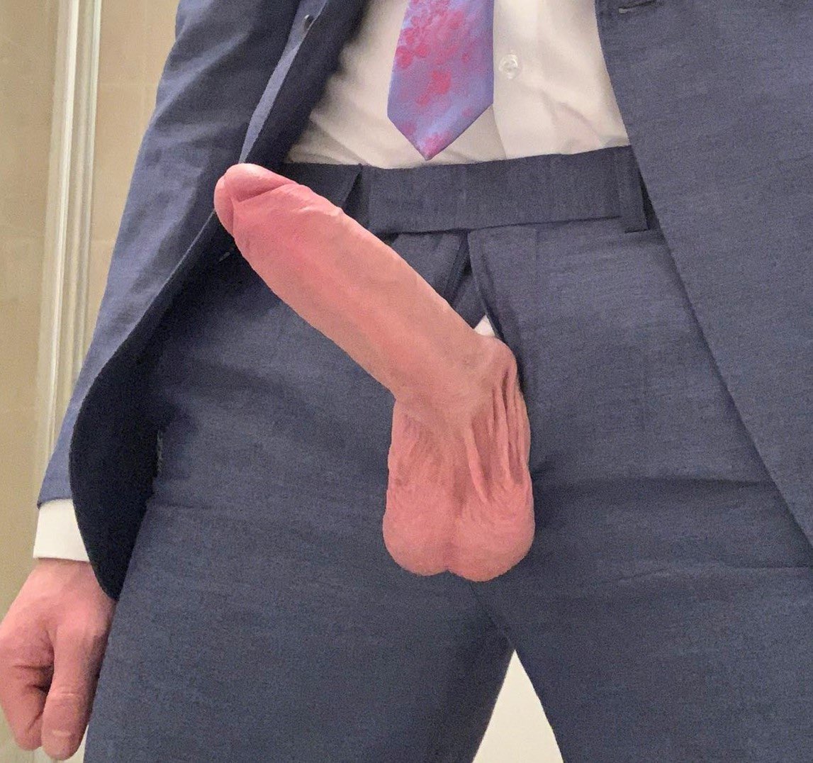 blakey92yvr's tweet photo. Why would we not pursue a world where men can have their stress relieved on the job? #sexatwork #cock is fucking God! 😈🐷 https://t.co/TQTQ3TO6w0