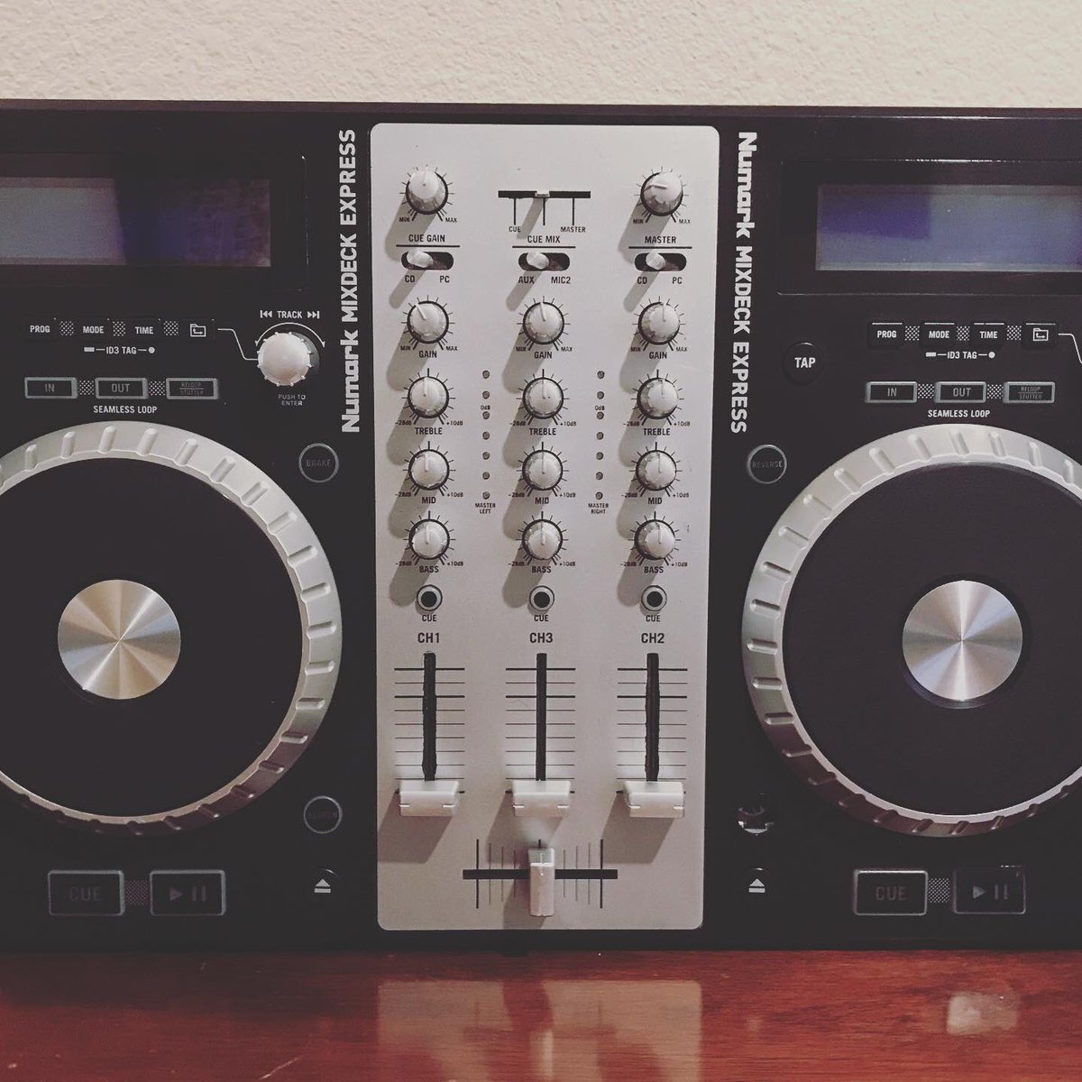 djSanPler's tweet image. All in one #mixdeckexpress #mixdeck #numark #numarkdj #numarkdjs