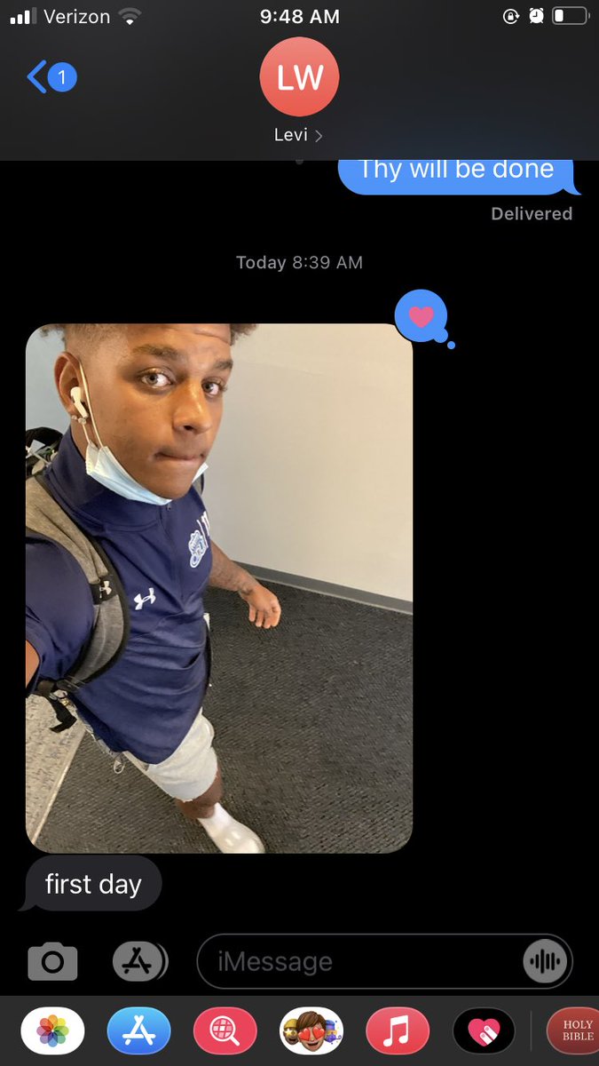 dreambigmomma's tweet photo. @LeviWentz sent a first day of school pic. Sweetest sweetheart there ever was ❤️🙏🏼🏈🌍📓📚 https://t.co/k5QllPq5Qg