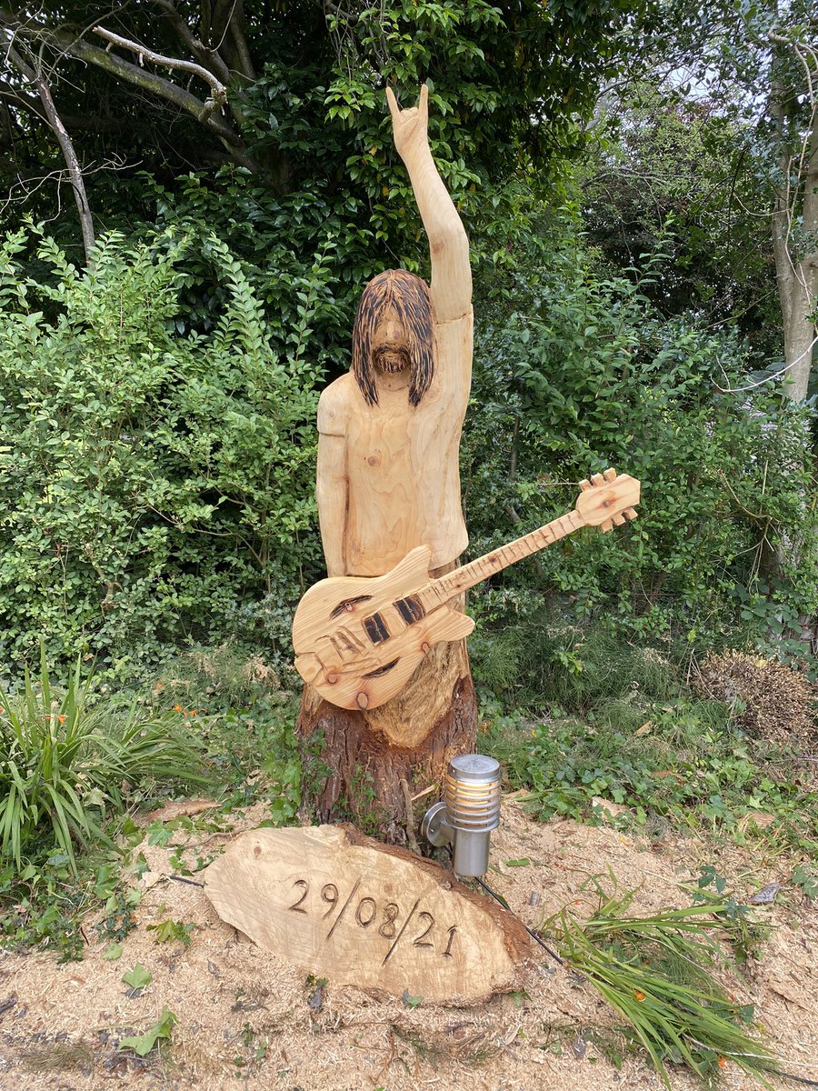 UK Foo Fighters tweet media