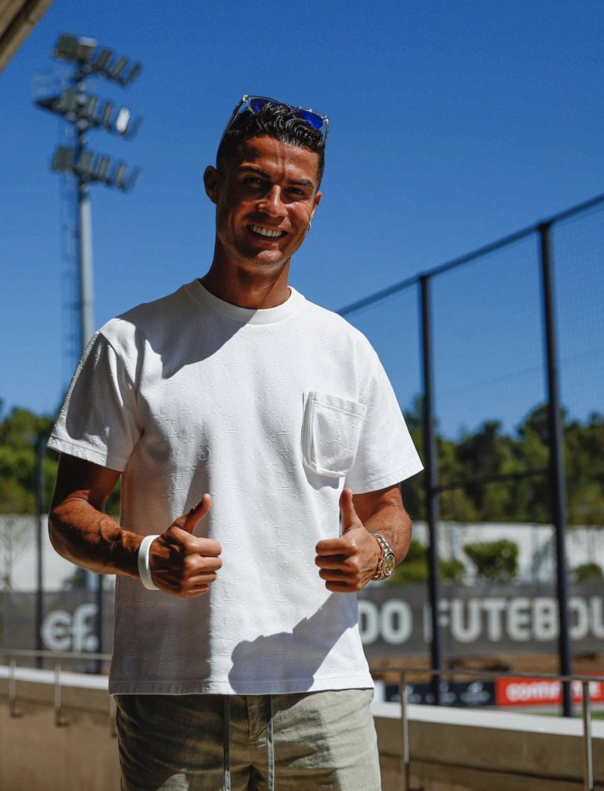 Tiene 36 años, A su edad, muchos otros están en un campeonato éxito, o incluso retirados. Él acaba de fichar por el Manchester United para volver a jugar en la Liga más competitiva del planeta y sigue siendo el jefe de la Selección de Portugal. El Bicho. OTRO NIVEL DE LEYENDA.