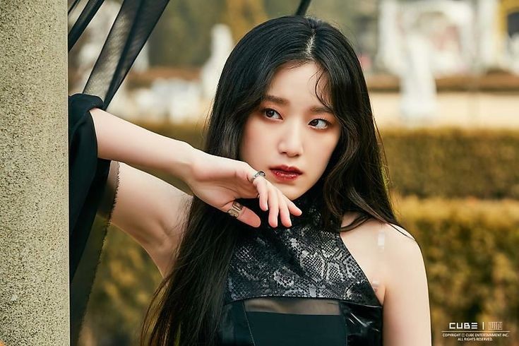 Фанфики шухуа суджин. Шухуа g Idle. G I-DLE Шухуа. Шухуа g Idle 2020. Шухуа g Idle 2022.