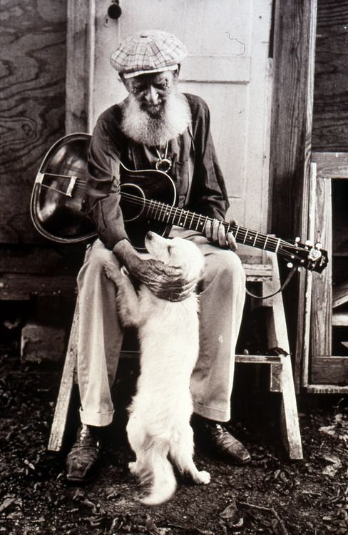 Adrianna_Black_'s tweet photo. The bluesman and his dog.
#SamChatmon https://t.co/RaZoO9w8lh