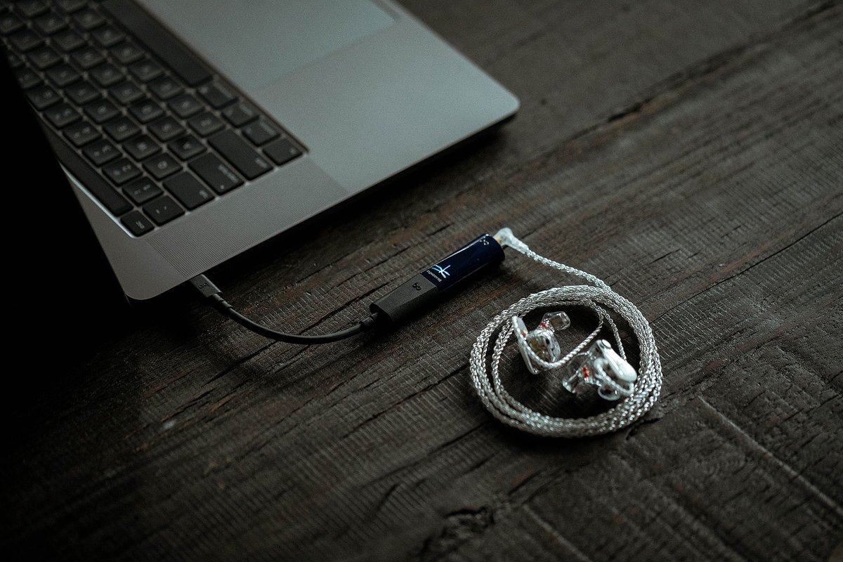 64audio's tweet photo. While music up to 24-bit/48kHz can be played natively on Apple devices, playing anything above that requires an external DAC. Earlier this year we partnered with Audioquest to provide 3 DragonFly DAC options, elevating your listening experience higher than ever. https://t.co/dhgGRFy91W