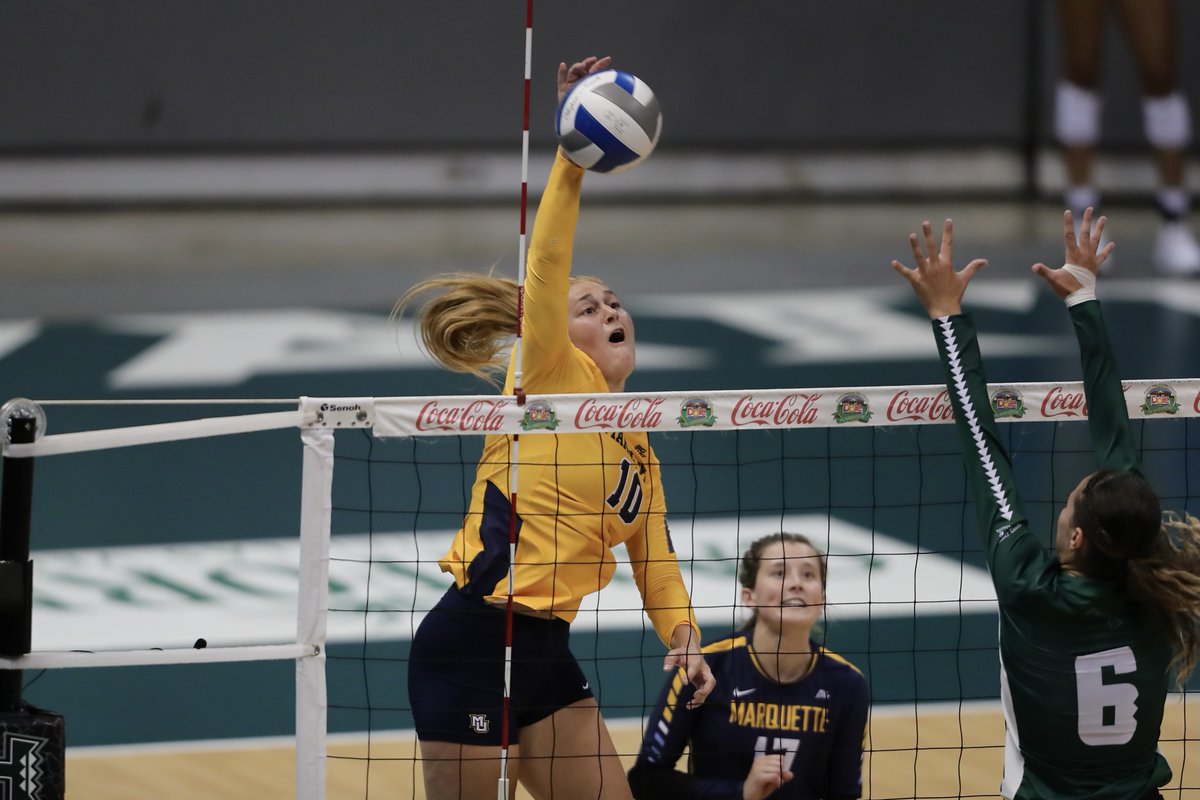 MarquetteVB's tweet photo. Taylor Wolf was named MVP of the 2021 Hawaiian Airlines Rainbow Wahine Classic. Her averages in a 3-0 weekend:

3.09 k/s
.382 pct. (34-8-68)
5.82 a/s
2.55 d/s
1.27 b/s

#WeAreMarquette https://t.co/yK9TyRe5ud