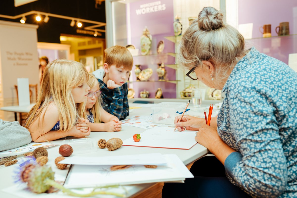 TheMoRW's tweet photo. #WorcestershireHour enjoy an entertaining talk on the #History of #Botanical #Illustration from #CaveDrawings to the present by #GSBI #artist Debbie THURS 9 SEPTEMBER 6.30 for 7pm Enjoy a glass of wine & our exhibition too! @ArtsConnectWM @CultureCentral
https://t.co/z63N21PwQ3 https://t.co/JZUx0UEUKw
