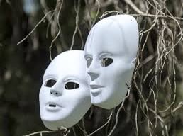 َ 

َ 

#يازمآن الآقنعة وين الوجيه ..؟
كــل يوم يطيح لآصحآبي #قنآع..!

َ