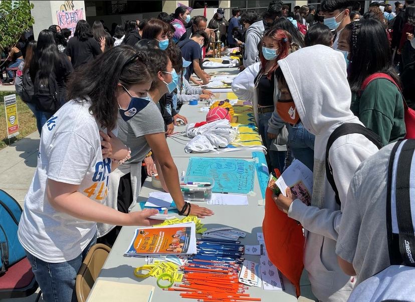 We've had a great first two weeks back on <a href="/laschools/">Los Angeles Unified</a> campuses! Our #GEARUPworksteams are so excited to continue supporting our ninth and 10th-grade students and families 🤗🎓 #BuildingPowerfulFutures
