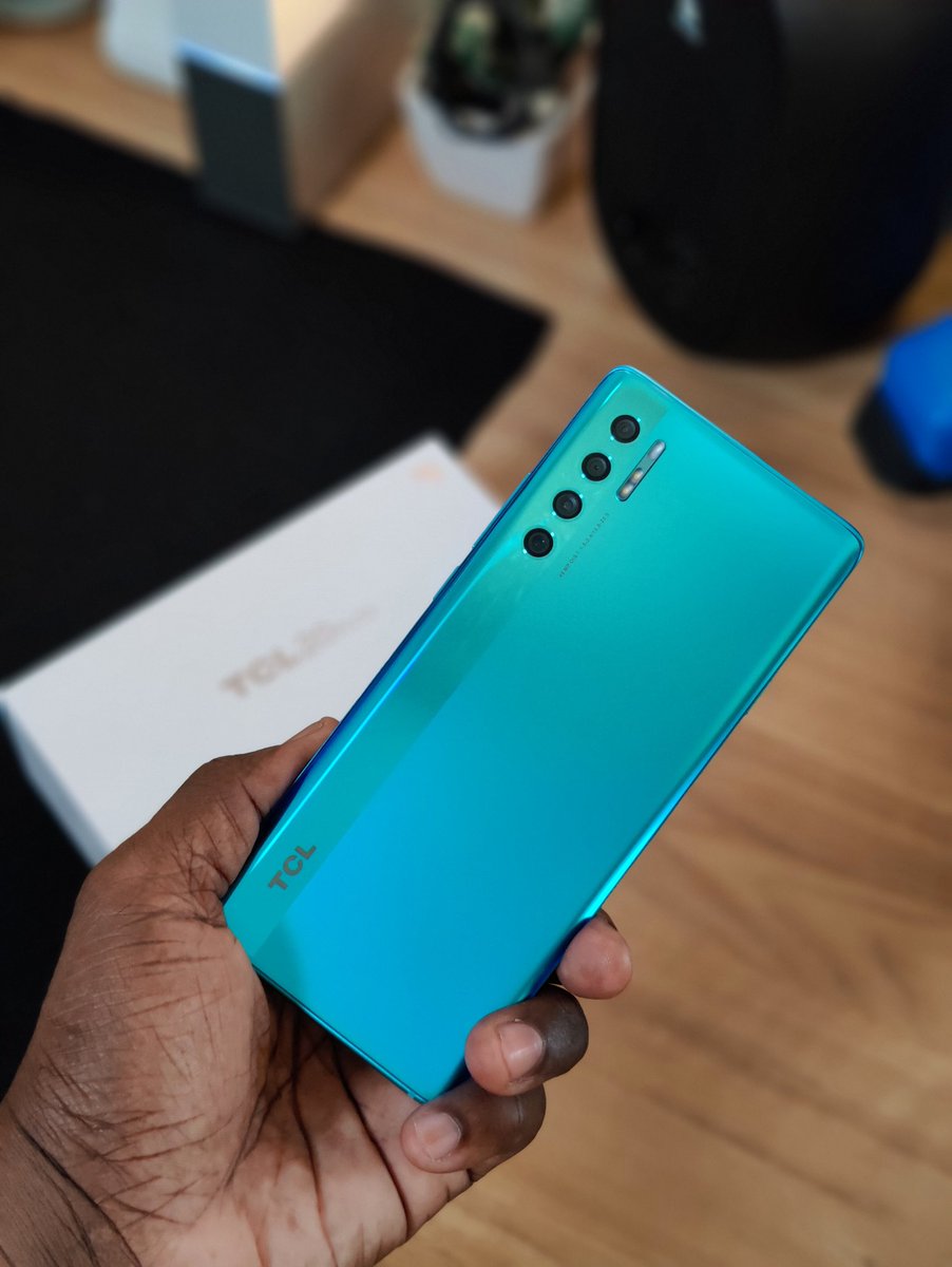 CHgadgetz's tweet photo. The beautiful Marine Blue @tcl_usa #20Pro 5G
Video incoming 📱 🎥
📷 #oneplus9pro5g
#Smartphones #photography #photooftheday #tcl #tclmobile https://t.co/19WkJTtlTL
