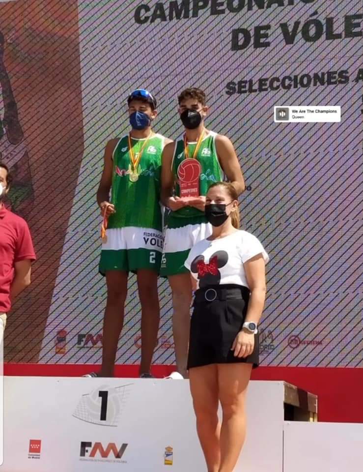 De estos chavales no habláis en el Facebook no??? Pues también es juventud de #arahal 
Ni los buenos son tan buenos ni los malos son tan malos