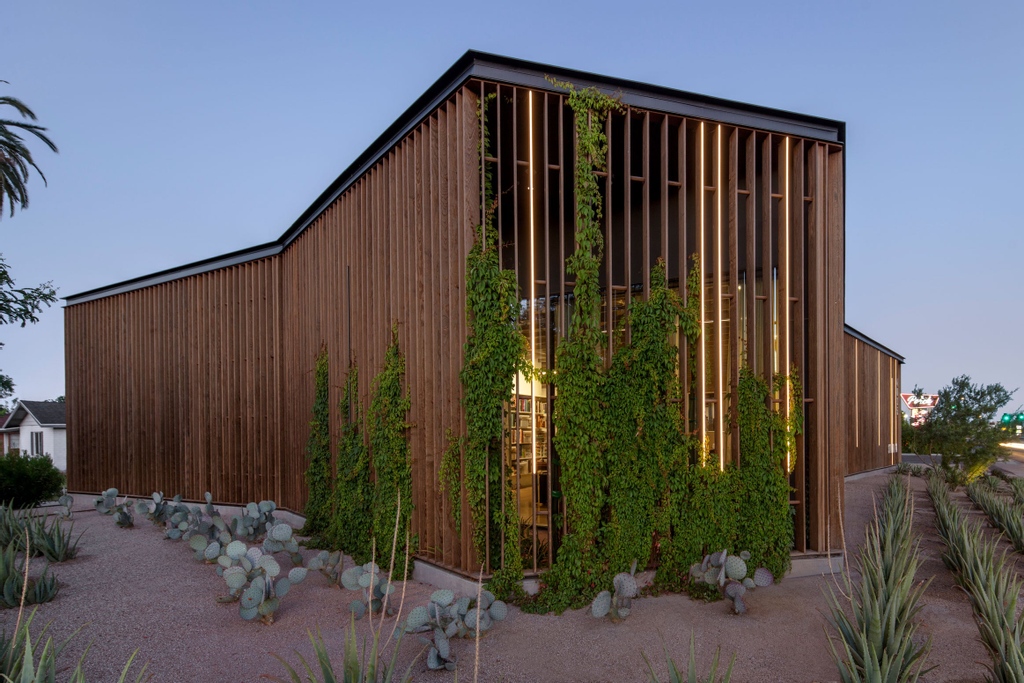 Regenerative #architecture defines the <a href="/StudioMaInc/">StudioMa</a> headquarters in Phoenix. l8r.it/VvJr