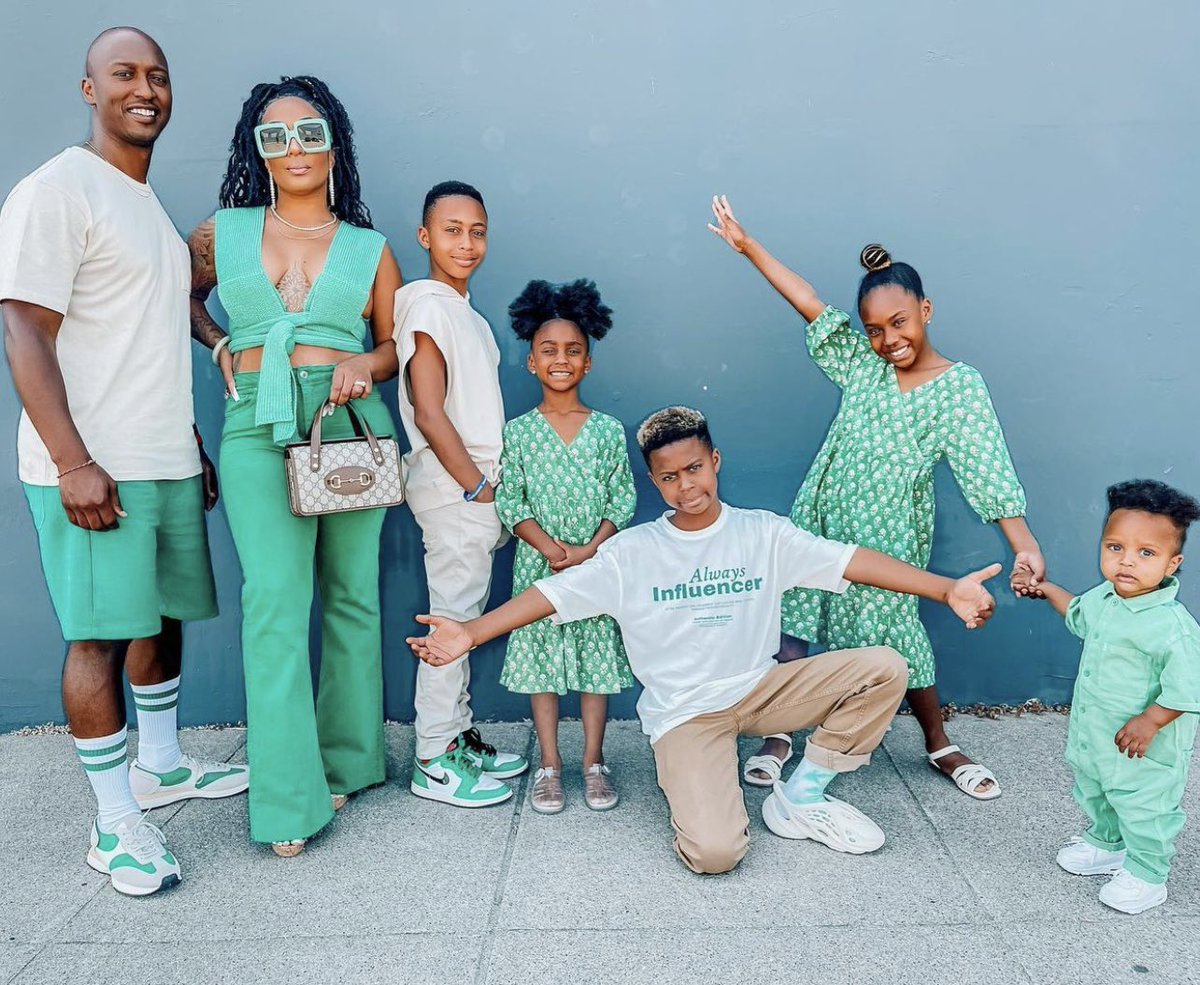 TheLewis_Show's tweet photo. Hey y’all! ❤️💛💚💙#TheLewisShow #TheLewisFamily #Coordinated #blacklove #familygoals #viral https://t.co/ggggIHdD0i