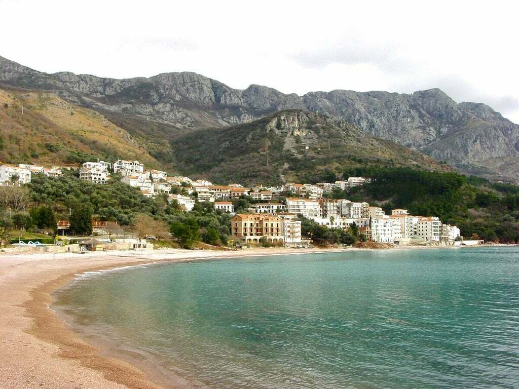 #Travel - Dozens of easyJet passengers from Montenegro face hotel quarantine after red list flight fiasco - ift.tt/3jtDEa9 #Travalogy