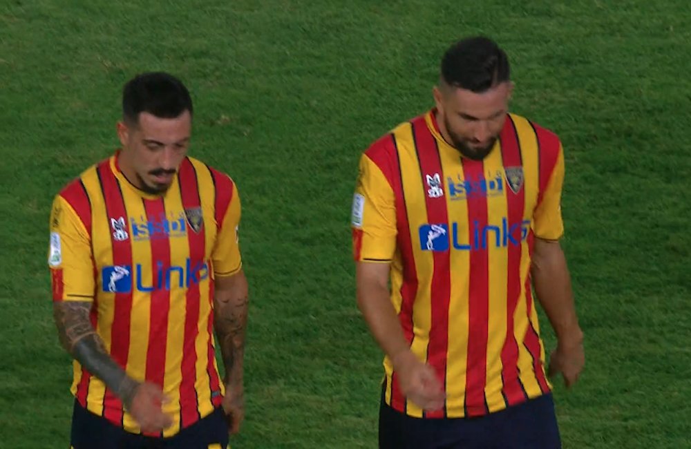 LucaBrindisino's tweet photo. #LecceComo 1-1
#Giallorossi ancora sotto l'ombrellone: ci si aspettava un passo avanti (almeno rispetto a Cremona) e invece il Lecce di #Baroni sembra essere involuto, costretto a ricominciare tutto da capo.
--> https://t.co/Igs2SMW7Dr
#SerieB #SerieBKT #LecCom #Coda #Vera #Tuia https://t.co/WtTCscpXaD