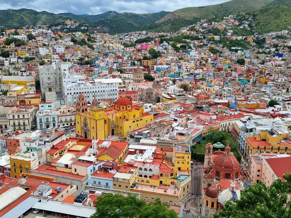 Guanajuato 🇲🇽 es Patrimonio de la Humanidad por su larga Historia y un centro histórico con infinidad de edificios centenarios llenos de color. Además, al ser ciudad universitaria, hay un ambiente fantástico🤩 #Mexico