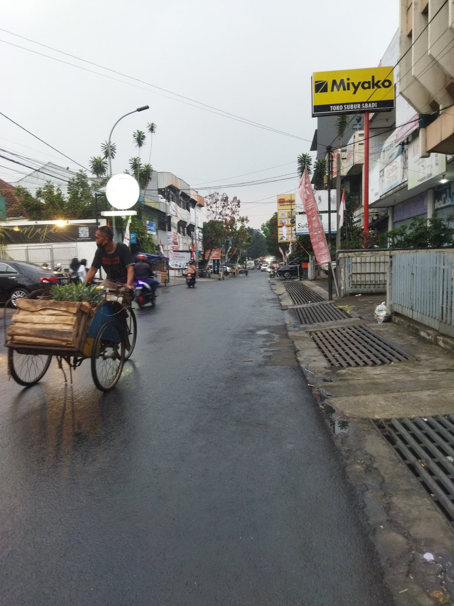 TamariskaHapsar's tweet photo. Suasana Bandung sehabis hujan... Adem n keren... https://t.co/TcmN1BYyaW