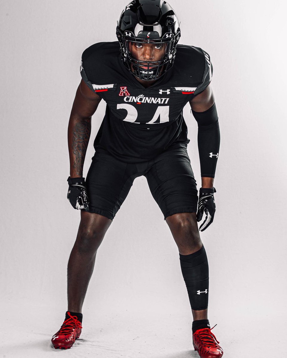 VikeNationFB's tweet photo. Make your mark @JaheimThomas454 ‼️ Ballout two-four‼️ @GoBearcatsFB takes on @MiamiOHFootball on Sat 9/4‼️ #WhereRTheyNow #BuiltDifferent @gmcsports @VikeNation https://t.co/wYnGffxuNi
