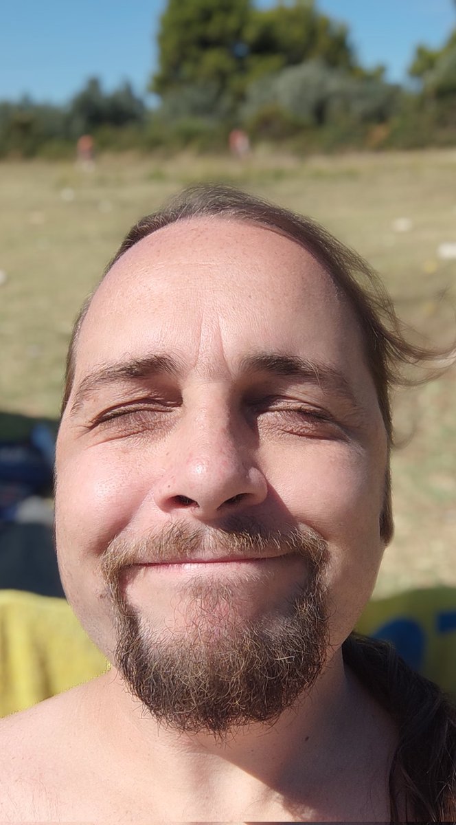 suhjamel's tweet photo. #Montagslaecheln #AmStrand
#WiederOhneFlamingosEntschuldigung
#MeinGottHabIchEineRundeBirne https://t.co/Pdn1XgFDwO
