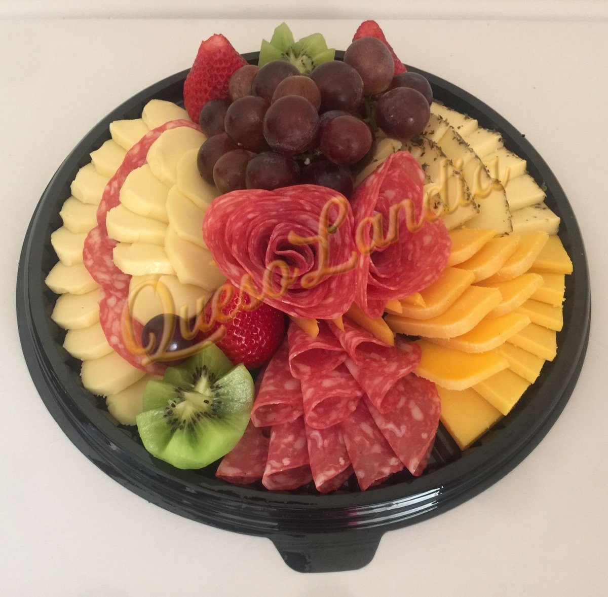 quesolandiabyb's tweet photo. Quesos... TABLAS DE QUESOS... No importa el día,
Disfruta, Comparte o Regala una Tabla de Quesos.
Contáctenos: https://t.co/ZimM6qyhuQ
#Quesolandiacolombia #tablasdequesos #queso #domiciliosbogota #food @Alianza_Gourmet @shakira @jamesdrodriguez @juanes @FALCAO @SofiaVergara 
. https://t.co/FtA2Ez9gNZ