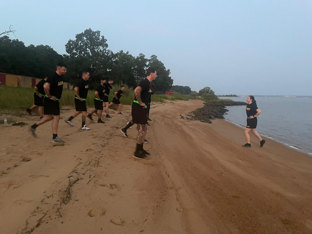 NCOAEustis's tweet photo. U.S. Army Soldiers attending the Advanced Leaders Course conduct Physical Readiness Training evaluations at Fort Eustis. The evaluations ensure they have the knowledge and physical fitness to train fit and agile Army aviation leaders.

#Thisismysquad
#Forgedtolead
#USAACE
#H2F https://t.co/5M6HtePzBk