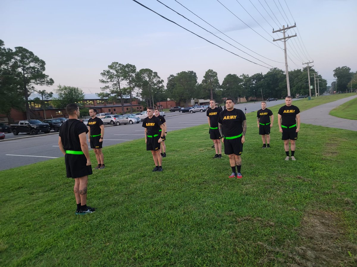 NCOAEustis's tweet photo. U.S. Army Soldiers attending the Advanced Leaders Course conduct Physical Readiness Training evaluations at Fort Eustis. The evaluations ensure they have the knowledge and physical fitness to train fit and agile Army aviation leaders.

#Thisismysquad
#Forgedtolead
#USAACE
#H2F https://t.co/5M6HtePzBk