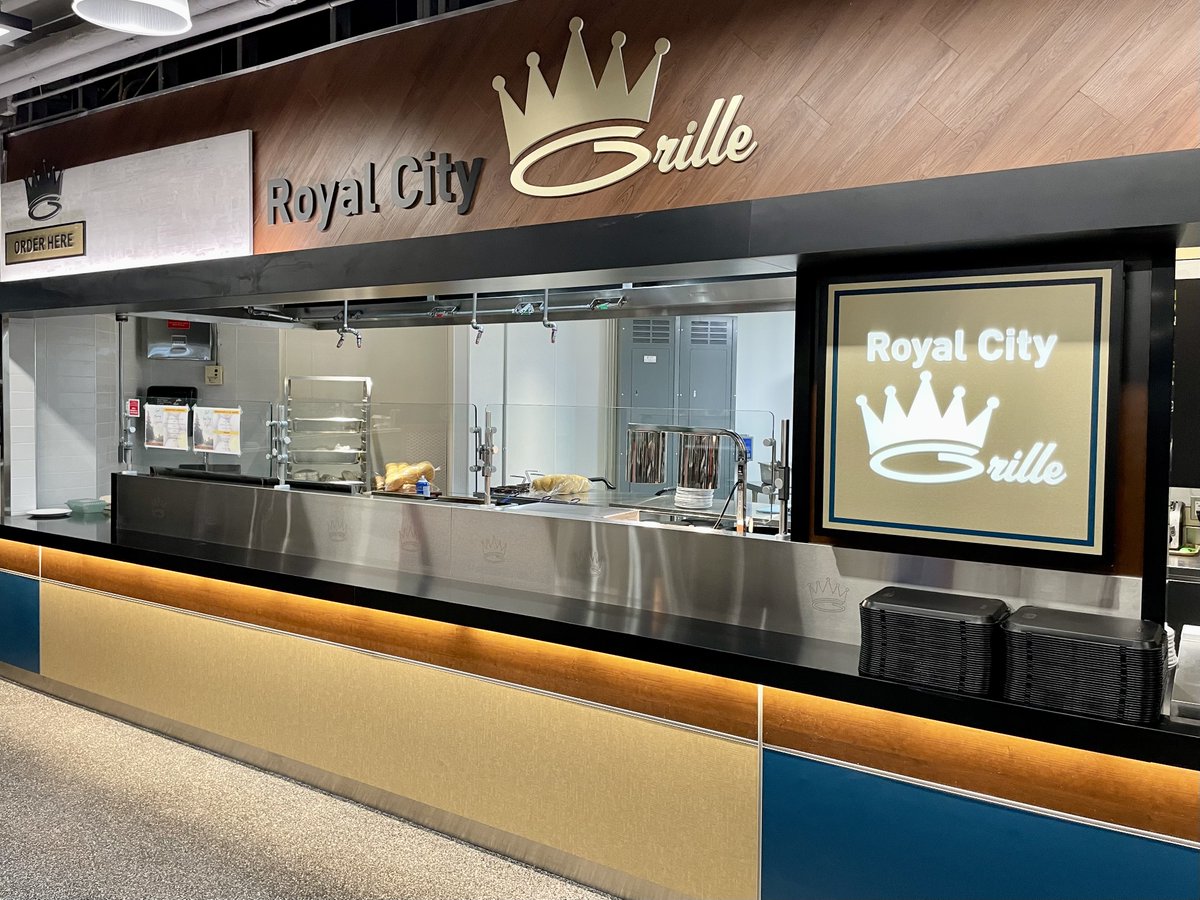 HospitalityUofG's tweet photo. Today we start serving Gryphons in the NEW #UCChefsHall at the University Centre. You've gotta come to see our new digs! #UofG

Our newest foodie spot is #RoyalCityGrille, featuring more #localfood. Congratulations to our team for all their hard work! WELCOME BACK GRYPHONS!❤️🖤💛 https://t.co/s90VpbQ675