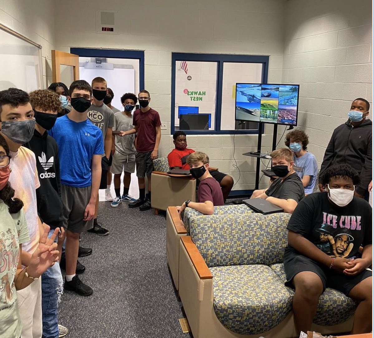 #SGClassof2024 getting acquainted with their IT Academy Career Area. It's going to be a great year. #ForwardTogether #CareerAndCollegeReady <a href="/stgitacad/">stgitacad</a> #NCCVTWorks <a href="/fhansonic/">Frank Hanson</a> <a href="/chadedaddy/">Daddy chade</a>
