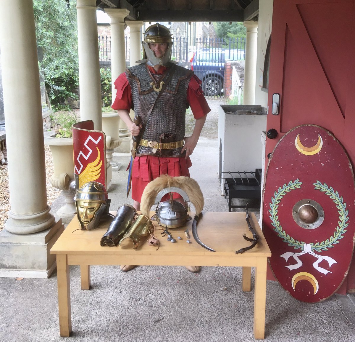 ServiliusPulex's tweet photo. Another good day talking to the public @RomanCaerleon about the Roman army. Great to have my brother with me today too #Romans #AncientHistory #LegIIAvg #Isca #Caerleon #history #wales #legionaries https://t.co/Fb6AN3maDj