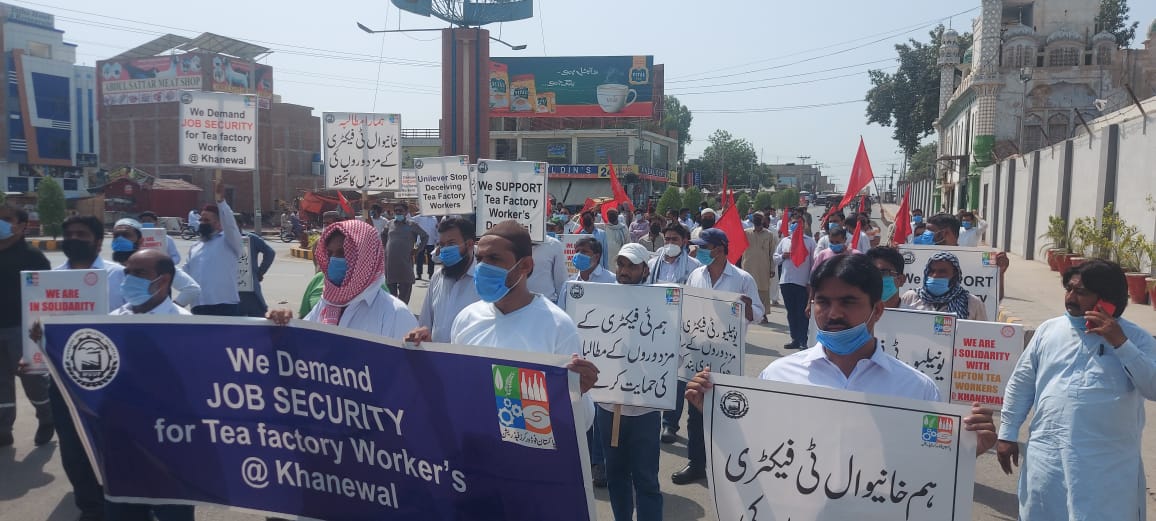 YameenRehmani's tweet photo. Today a huge demonstration organized by WUUP RYK City Council (at Unilever Factory) in support of Lipton Tea Workers @ Khanewal. 
#right2info #UnileverEnsureJobSecurity #RespectUnionRights https://t.co/D5Iiva61Aq https://t.co/3AjVzcqSCy