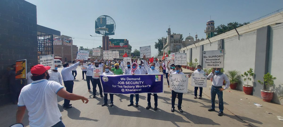 YameenRehmani's tweet photo. Today a huge demonstration organized by WUUP RYK City Council (at Unilever Factory) in support of Lipton Tea Workers @ Khanewal. 
#right2info #UnileverEnsureJobSecurity #RespectUnionRights https://t.co/D5Iiva61Aq https://t.co/3AjVzcqSCy