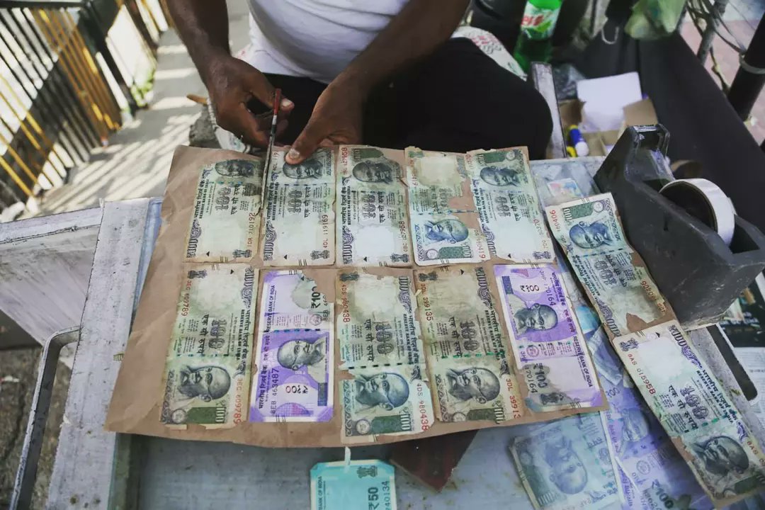 channi_AP's tweet photo. Santokh Kumar, who has been collecting damaged currency from people for the past twenty years works by a road side in Jammu, India, Monday, Aug.30, 2021. https://t.co/AqR2rrRWa5