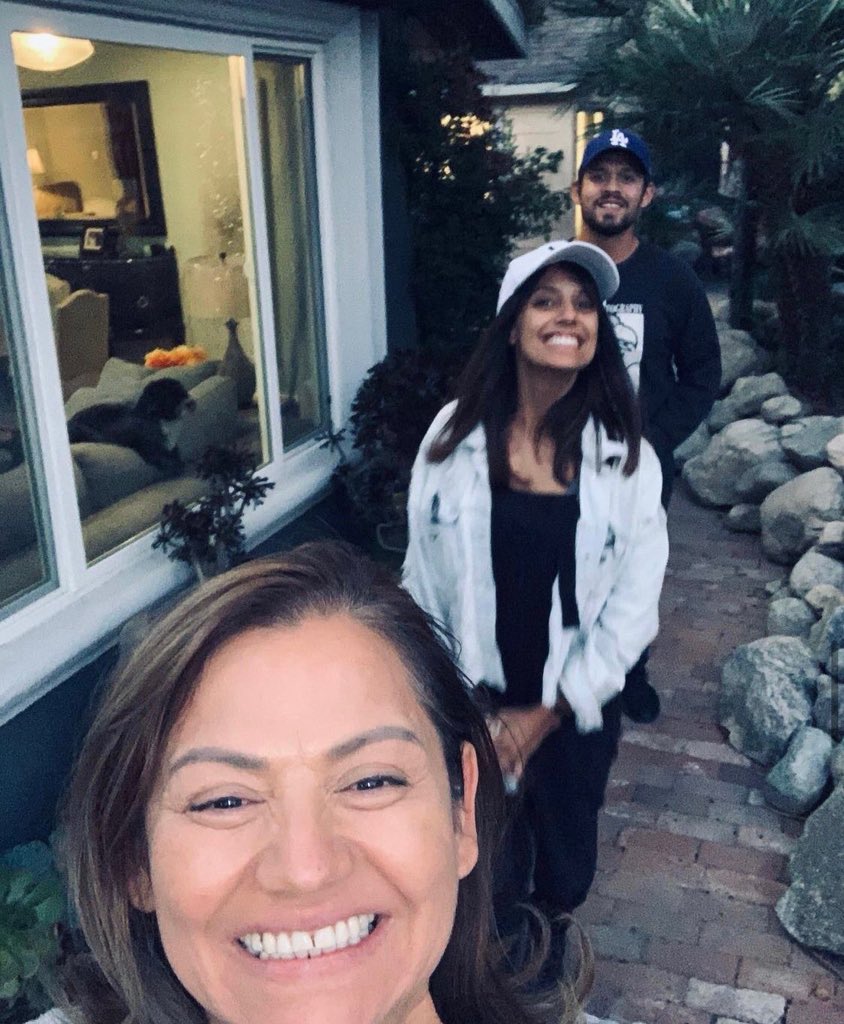 xX_kilgore_Xx's tweet photo. When your family starts takin pictures & they forget you
#RememberDavid https://t.co/oeNXx4QEmo