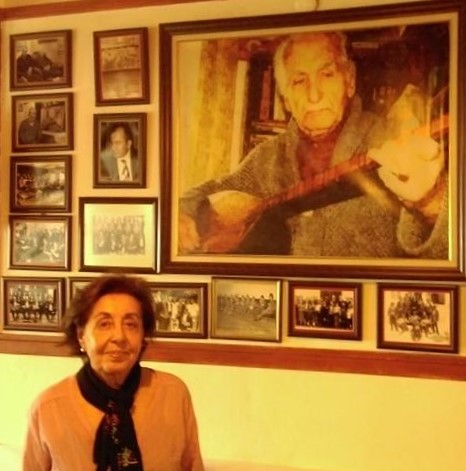 senelsu's tweet photo. Devlet Sanatçısı Sadi Yaver Ataman'ın kızı Güvenay Ataman Erkul; binlerce gencin bilgi kaynağı ve hayat modeli öğretmeni, benim biricik ablam ve Ataman ailesinin güçlü bir hafızası idi.
Bir kutlu zafer gününde; savaşçı dedelerinin/sevdiklerinin yanına uğurladık.
Ruhu şad olsun! https://t.co/a0aJcSQpF4