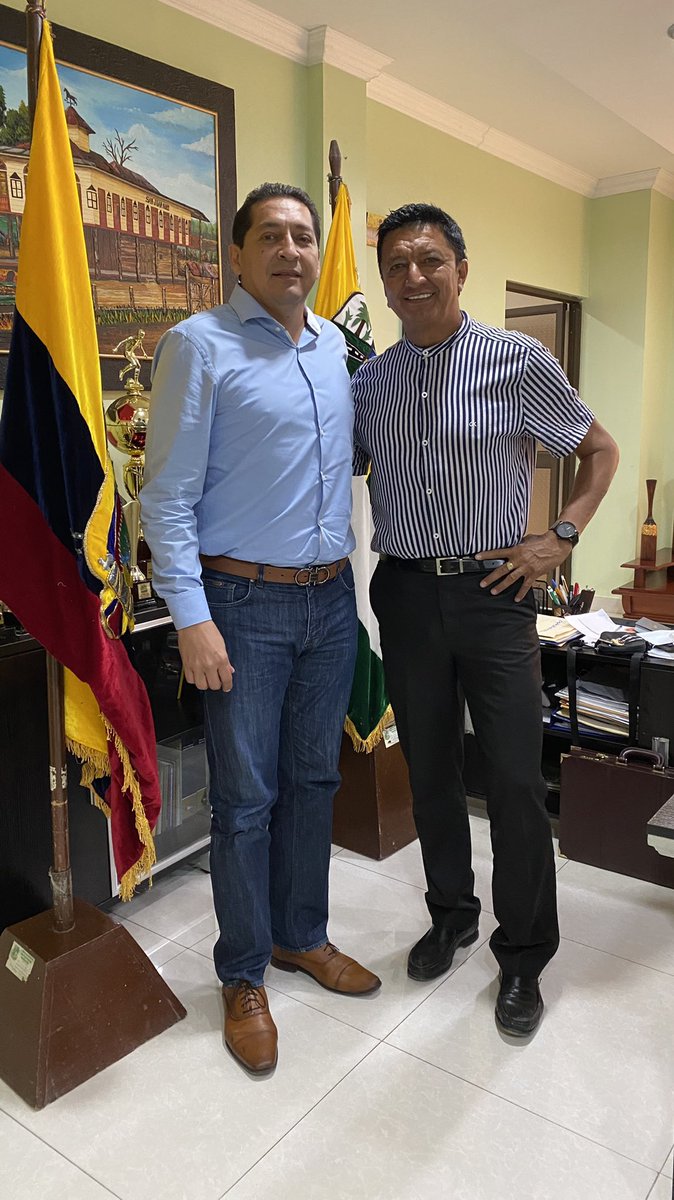 TROYA_Marco's tweet photo. 📍#Puebloviejo
Reunión de trabajo en el #CorazónDeLosRíos 💚 con el Alcalde @marcosgonzana. Somos una provincia que busca la unidad y el trabajo en equipo, 13 cantones y 17 parroquias pero un solo ❤️ #fluminense.

#MarcoTROYA #Asambleísta
#RepresentaciónFluminense https://t.co/AAa999vaXo