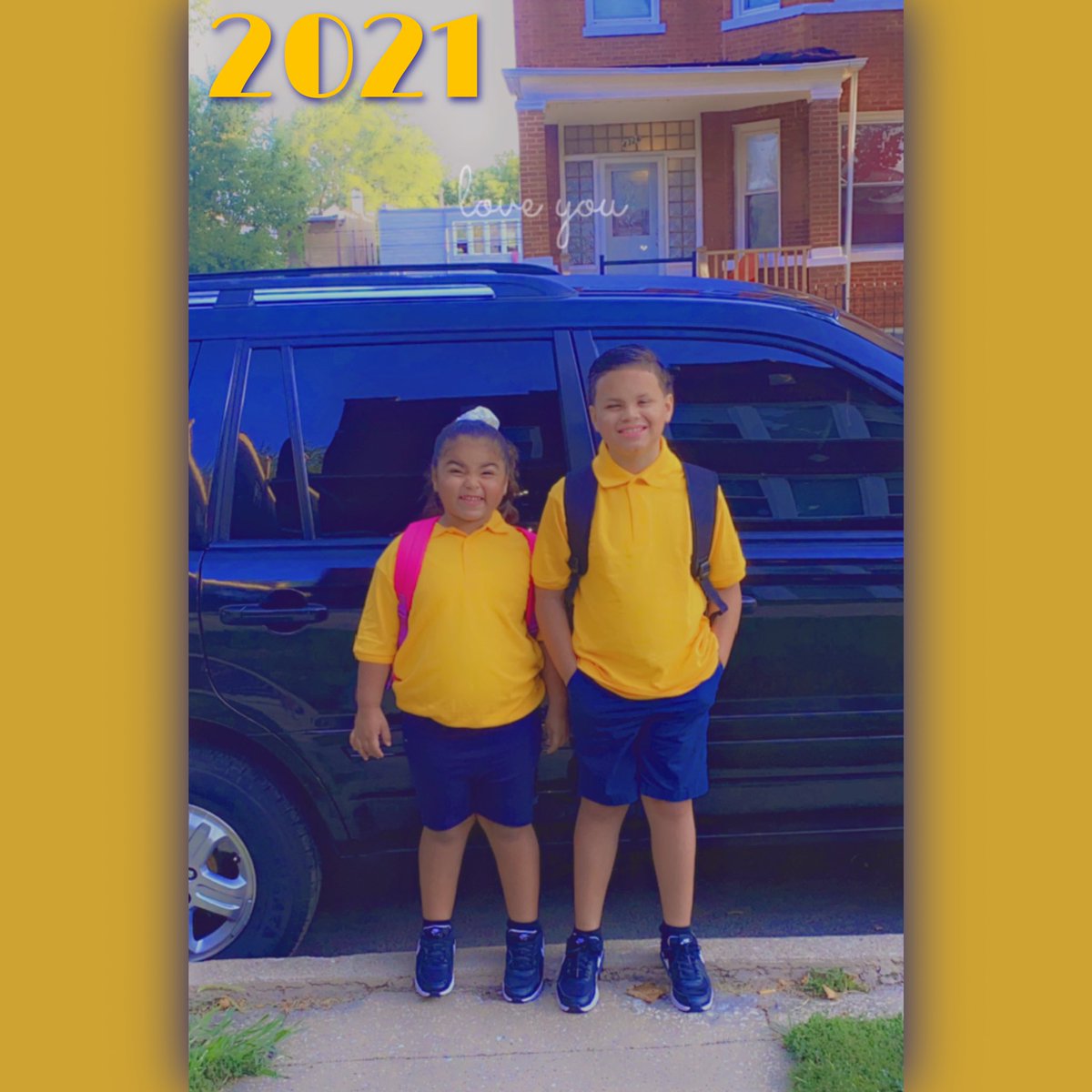 NicoleNikki773's tweet image. #FirstDayOfSchool2021 #FirstDayOfKindergarten #FirstDayOf5thGrade #ProudMotherOf2 📚✏️💛