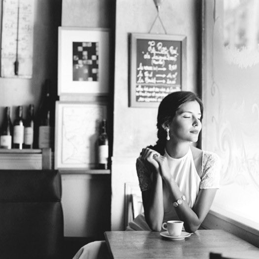 TeriSelvaggi's tweet photo. “With the coffee in front of her, she closed her eyes, and inhaled deeply. It was her moment of happiness.” ~ Toshikazu Kawaguchi

© Rodney Smith https://t.co/zvJfZa3WQQ