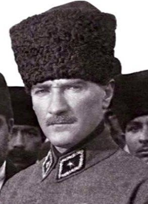 Yurdun her yanı İNGİLİZ, FRANSIZ, İTALYAN ve YUNAN işgali altındayken Kurtuluş Savaşını başlatarak 30 Ağustos 1922'de yedi düvele diz çöktüren Başkomutan Mustafa Kemal ATATÜRK ve silah arkadaşlarını sonsuz saygı ve minnetle anıyorum. #Ataturk #zaferbayramimizkutluolsun