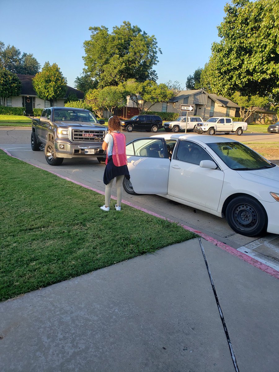 Our @BES_Cowboys safety patrol crew was out and about helping our students out of their cars on this magnificent Monday! #LeadershipTeam #SafetyPatrol #BradfieldsBest @cnavarrodebado1 @pkehoe06