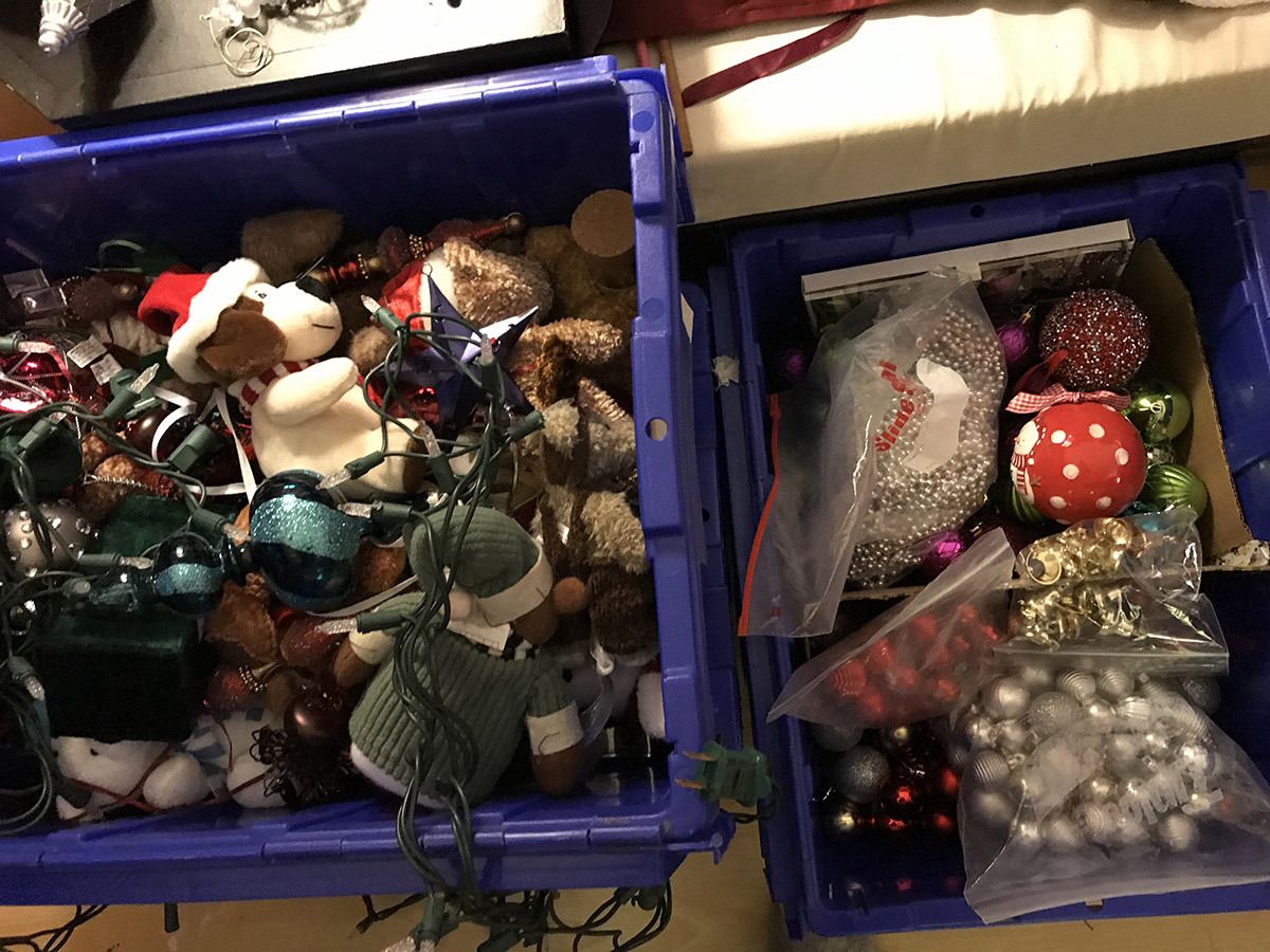 LisaTheMover's tweet image. Crazy tip for you: start purging + packing those Christmas decorations if you're moving this fall. You'll be ahead of the game!
#lisaknowsmoving #packlikeapro #movingcanbefun