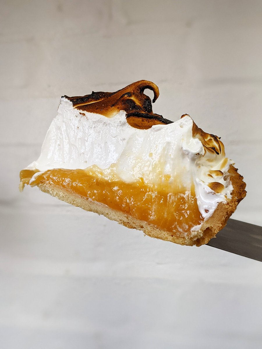 NPTEESSIDE's tweet image. Boozy Negroni Meringue, a top seller this weekend at Northern Rye. Not hard to see why 👀

#sweetslices #foodiepopups #northeastfood #newcastlefood