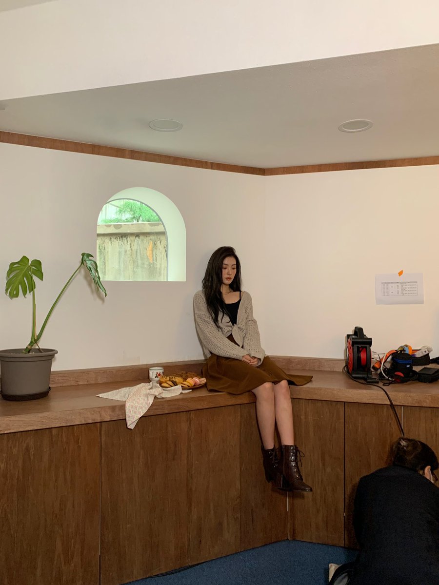 이 사진 올리려구 약 11개월을 아껴뒀다!!!! 
울 막냉이 이쁜 것 좀 보세유….🥺🤧 
20대의 효정이는 얼마나 더 이쁘고 빛이 날랜지…♡ 같은 멤버의 언니로서 또 친구로서 우리 효정이의 20대의 모든 날들도 항상 응원하고 축복해! 🥰 생일 많이 많이 축하해🎂 
효정아 사랑해 💖 #🌱 #노루시_생일🎉