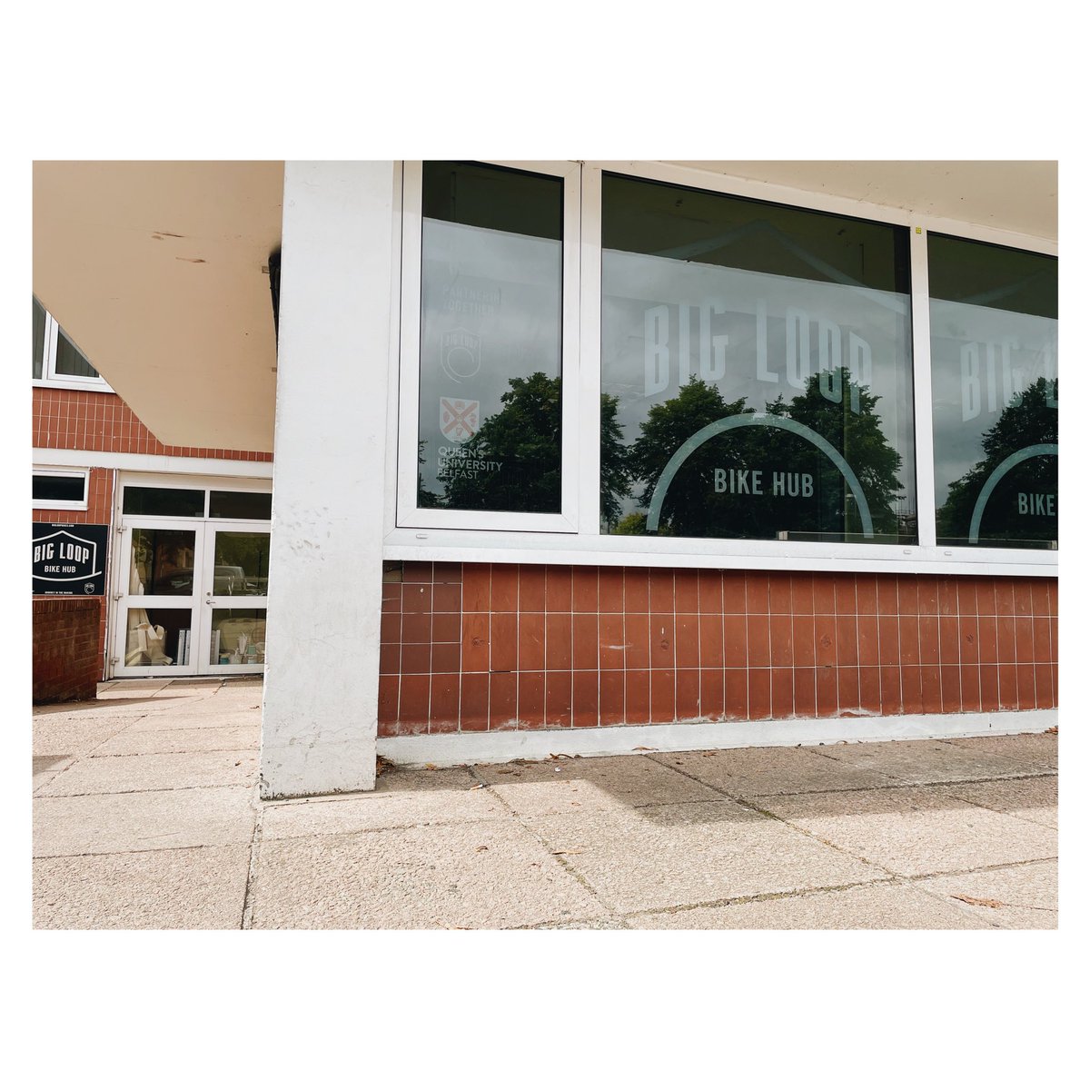 Windows, signs and a lovely big workshop inside. Soon, cyclists of Belfast, rejoice.

 #belfastbikes #repairbikes #cycle #bikeclub #queensuniversity #belfasthour #bikeclubbelfast #reuse #recycle #sustainabletravel #localbikeshopday