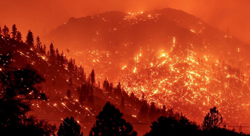 rajmathai's tweet photo. Latest: More evacuations in #SouthLakeTahoe. High heat and winds fueling spread of #CaldorFire. Containment dropped from 19% to 14% this morning. Sorry to see #SierraAtTahoe. https://t.co/iTP1nERkzG