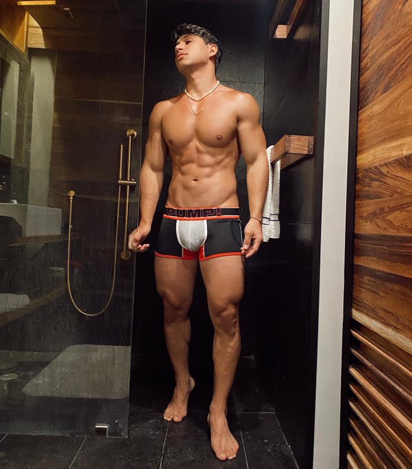 Onlyfans 👌🏻 https://t.co/OohhAogG7D https://t.co/bEKLo53M1F