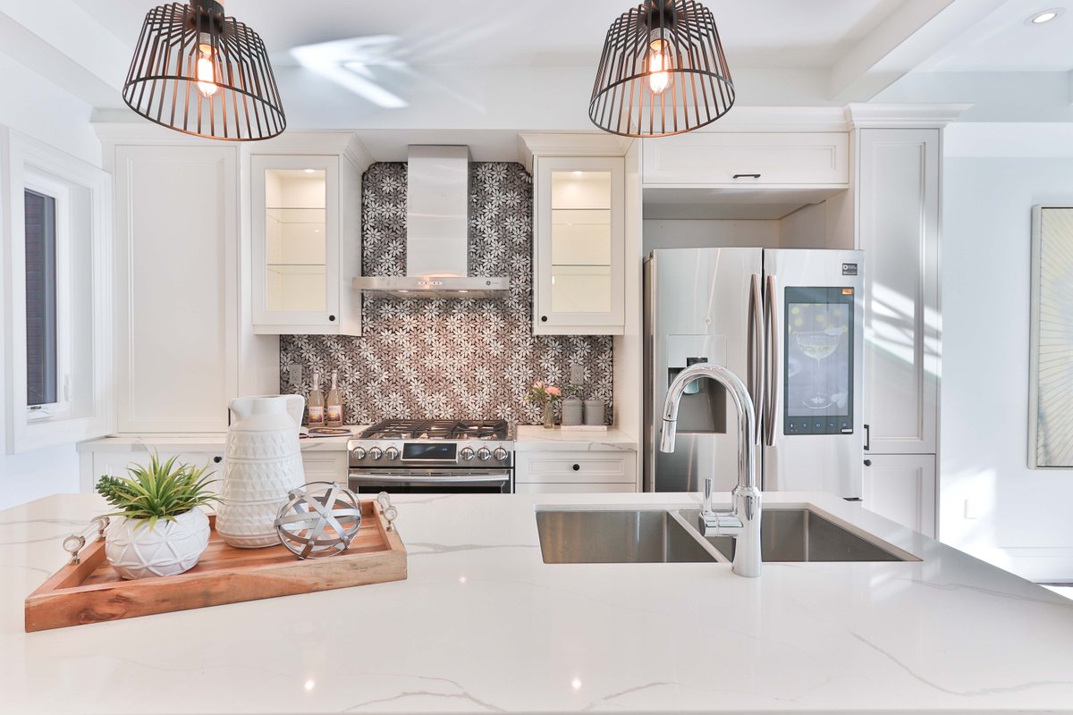 Marbledotcom's tweet photo. Here goes another gorgeous kitchen for this beautiful day ✨

Happy Monday! ☀️

#whitekitchens #kitchentrend #trendykitchens #modernkitchen #kitchenlife #interiordesign #interiorinspo #countertop #kitchenbacksplash #kitchenreno https://t.co/nCU0ldq6ar